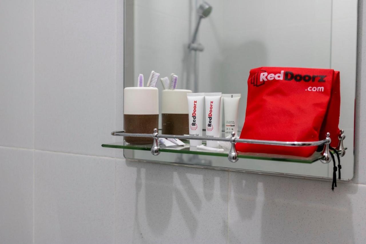 Reddoorz At Sedayu 1 Parapat Exterior photo